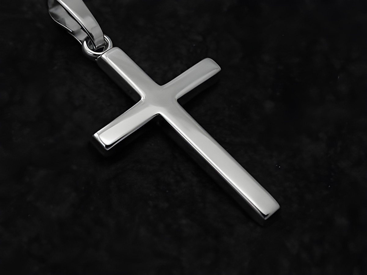 Kreuz Anhänger aus Sterling Silber in schlichtem, glanzvollem Design, Hersteller: Juwelier Harnisch, ideal für eine stilvolle Ergänzung jeder Schmuckkollektion.