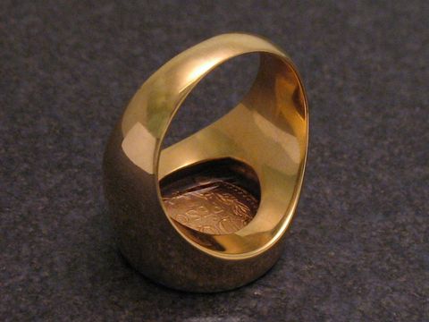 Münzring aus Gold 750 bicolor mit Dos Pesos Estados Unidos in der Mitte, Größe 52,5, Hersteller: Juwelier Harnisch, bis Größe 54/17,5.