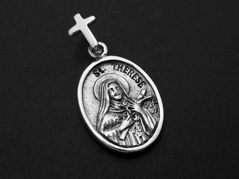 Silber Anhänger oval mit Motiv von St. Therese und St. Christopher, Hersteller Juwelier Harnisch, als Glücksbringer geeignet, filigrane Verarbeitung und edles Design.