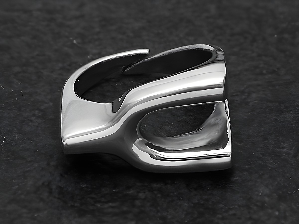 Silberring in bizarre Form Größe weit verstellbar, Hersteller Juwelier Harnisch, ohne Stein, mit glänzender Oberfläche und einzigartigem Design.