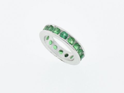 Silber Taufring aus 925 Sterling Silber mit funkelnden grünen Zirkonia. Hersteller: Juwelier Harnisch, Memorie Silber. Elegantes und zeitloses Design für besondere Anlässe.
