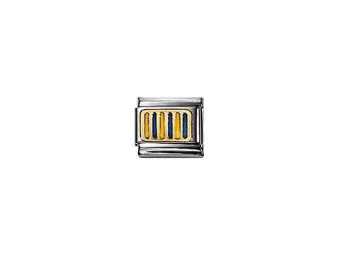Bild zeigt ein Charm von Nomination im Nautischen Alphabet, mit goldenen und blauen Elementen. Das Design ist klassisch und bringt maritimes Flair in jedes Armband.
