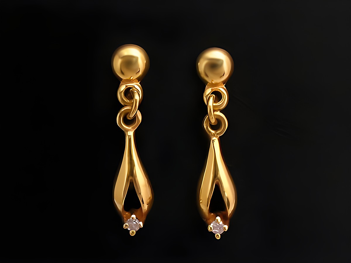 Ohrringe mit Diamant 0,03 ct W/P in dezentem Gold 585, Hersteller Juwelier Harnisch, elegante Ohrhänger mit Stein, perfekt für besondere Anlässe.