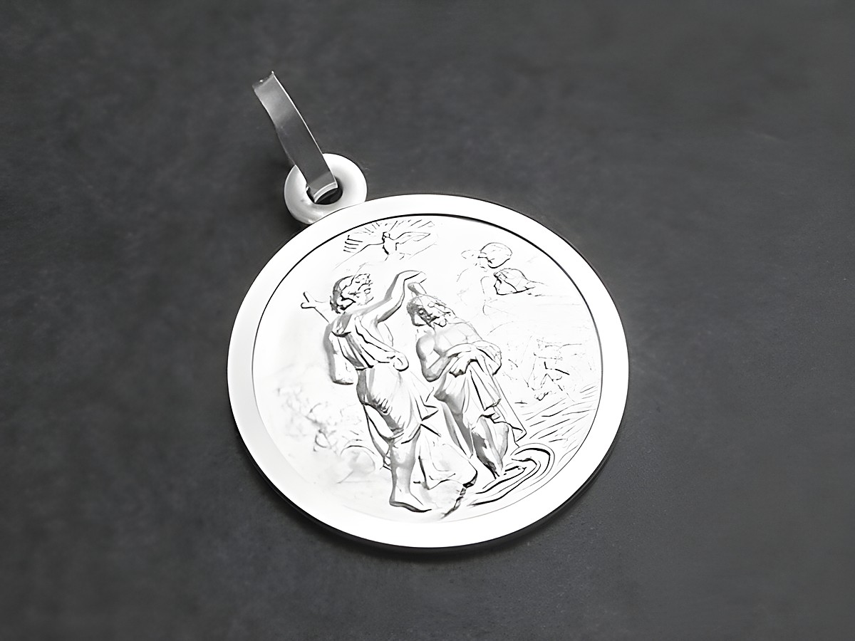 Johannes der Täufer Silber Anhänger mit detailreicher Darstellung des Heiligen und biblischer Szene. Hochwertiger Juwelierartikel von Harnisch, ideal als religiöses Schmuckstück und Schutzpatron.