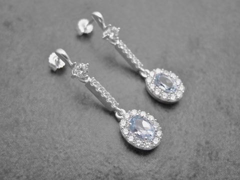 Ohrringe oval aus Sterling Silber in blau und weiß mit Blautopas und Zirkonia, Ohrhänger mit Stein, Hersteller Juwelier Harnisch, elegantes Schmuckdesign.