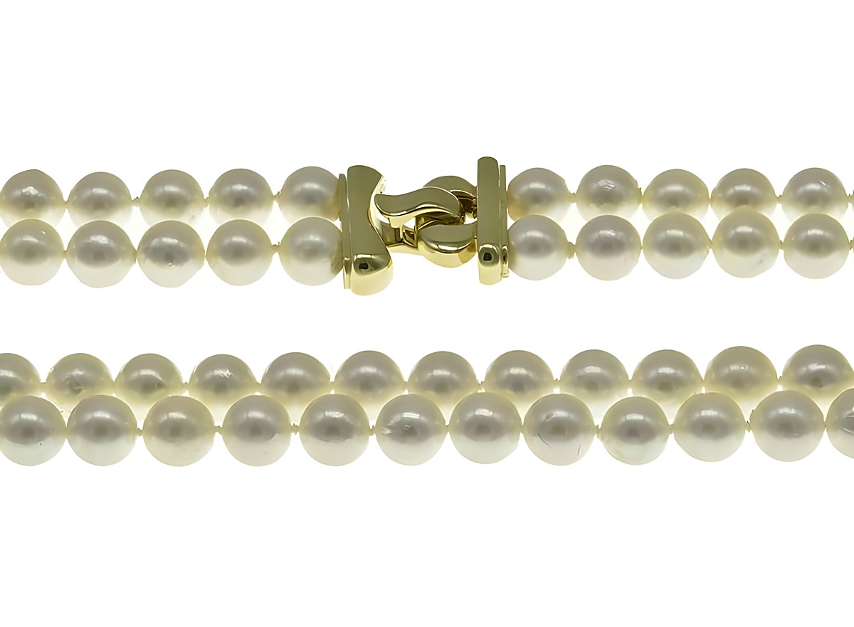Doppelreihe Perlenkette aus 7,5-8 mm Akoya-Zuchtperlen in Weiß-Rose, 43 cm lang, mit einem Verschluss aus Gold 585, von Juwelier Harnisch, klassisches Design.