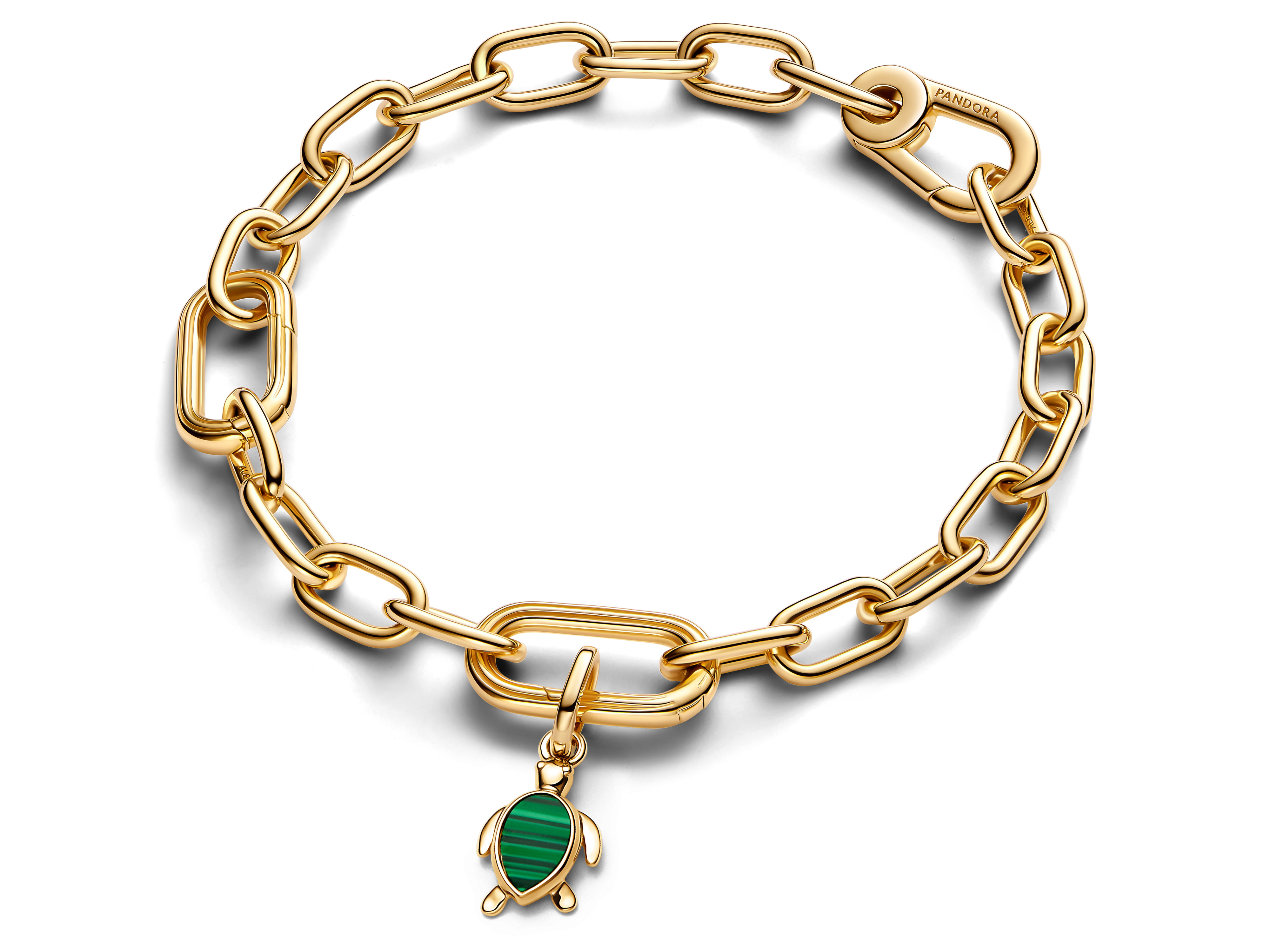 Mini-Charm-Anhänger in Form einer grünen Schildkröte aus gelbgold vergoldetem Material, Teil einer Kette mit großzügigen Gliedern, neu von Pandora.