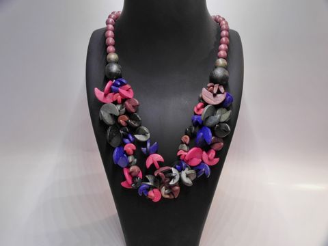 61905-0 Bunte Holz Kette mit Halbkreisen in vielen Farben, 240 mm und 60 cm lang, von Juwelier Harnisch, ideal für modische Akzente im Alltag.