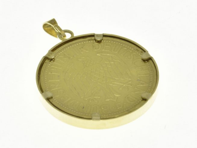 585 Gold Münzfassung Anhänger mit schlichtem Design, zeigt den Bundesadler, hergestellt von Juwelier Harnisch, elegant und zeitlos für den individuellen Stil.