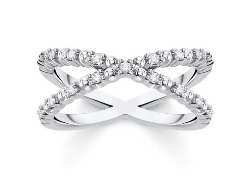 Ring von Thomas Sabo TR2318-051-14-56 in Silber, Größe 56, mit klaren Zirkonia, der ein elegantes und modernes Design zeigt. Der Ring hat eine verspielte X-Form.