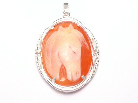 31512-0 Silber Anhänger mit nostalgischer Gemme, Darstellung eines Pferdes, Maße 35 x 21 mm, hergestellt von Juwelier Harnisch, ideal für Tierliebhaber.