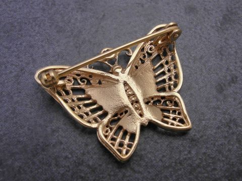 Gold Brosche in Form eines Schmetterlings, tierisch, Gold 333, Anstecknadel, Hersteller: Juwelier Harnisch, dekorative Brosche mit filigranen Details.
