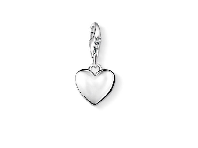 Silberner Herz-Charm von Thomas Sabo, Modell 0913-001-12, elegant und schlicht, ideal für Schmuckliebhaber, strahlt Liebe und Zuneigung aus.