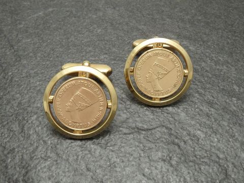 20212-0 Designer Manschettenknöpfe vergoldet mit Nofretete-Motiv aus Ägypten, hergestellt von Juwelier Harnisch, goldfarben, elegant und stilvoll für besondere Anlässe.