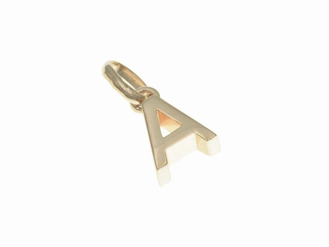 Anhänger aus poliertem Sterling Silber in vergoldetem Rosegold mit dem Buchstaben A, hergestellt von Juwelier Harnisch. Ideal als persönliches Schmuckstück.