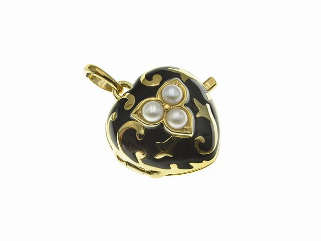 Silber vergoldet Medaillon in Herzform mit nostalgischem Design, verziert mit Zuchtperlen und schwarzem Lack, Hersteller: Juwelier Harnisch.