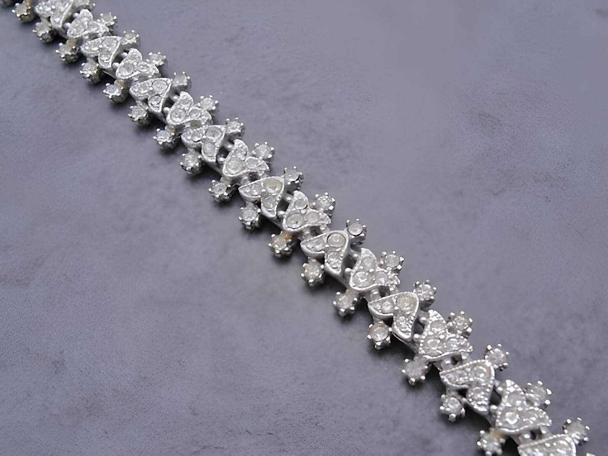 Bezauberndes Strass Armband in Weiß aus Strassschmuck, 17 cm lang, Hersteller Juwelier Harnisch, ideal für eleganten Schmuck.