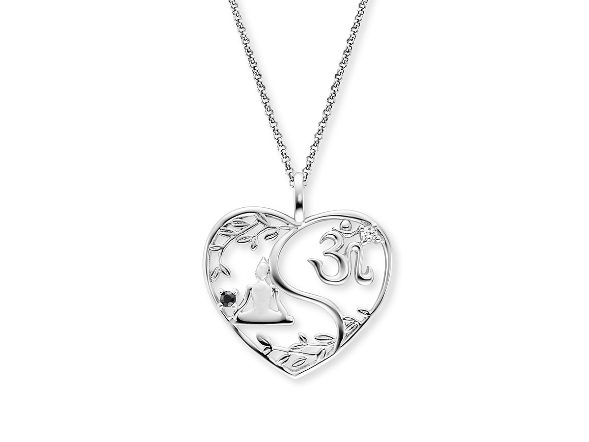 Silberne Kette mit Herzanhänger, verziert mit einem Yin Yang Symbol und Zirkonia, umgeben von stilisierten Blättern und einer meditativen Figur, Länge 42 plus 4 plus 4 cm.