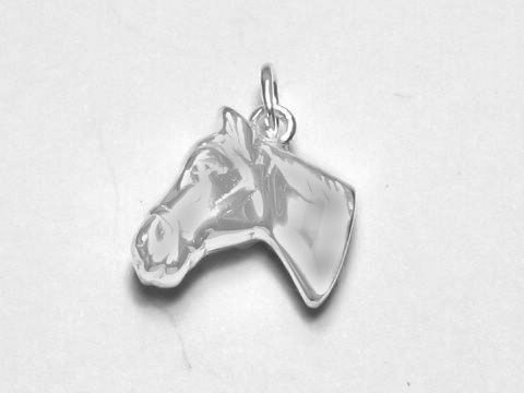 Pferdekopf - 925 Silber Anhänger zeigt das profilierte Haupt eines Pferdes, geeignet für Pferdesportfans und Tierliebhaber, hergestellt von Juwelier Harnisch.