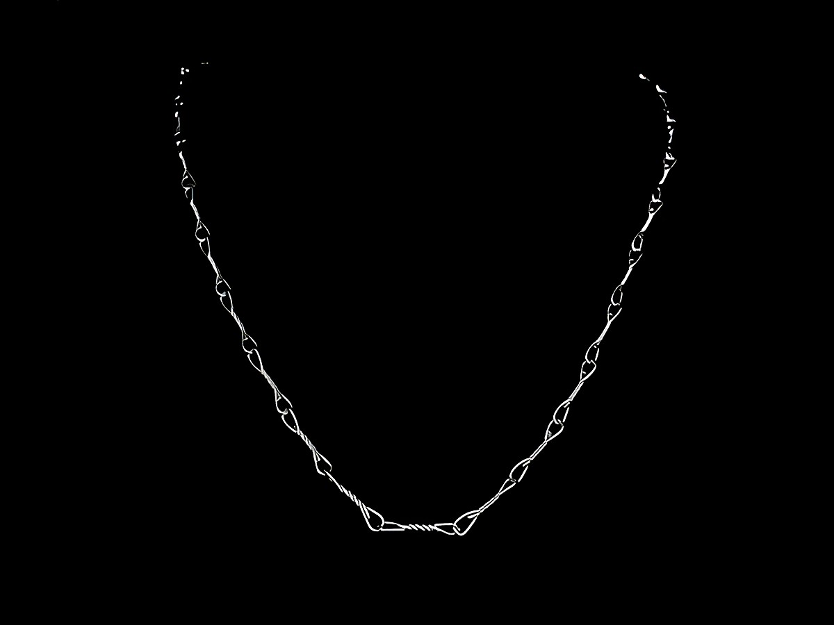 Lange Kette XXL versilbert im Drahtdesign, mit einer Breite von 3,5 x 3,5 mm und einer Länge von 80 cm, hergestellt von Juwelier Harnisch, ideal als stilvolles Accessoire.