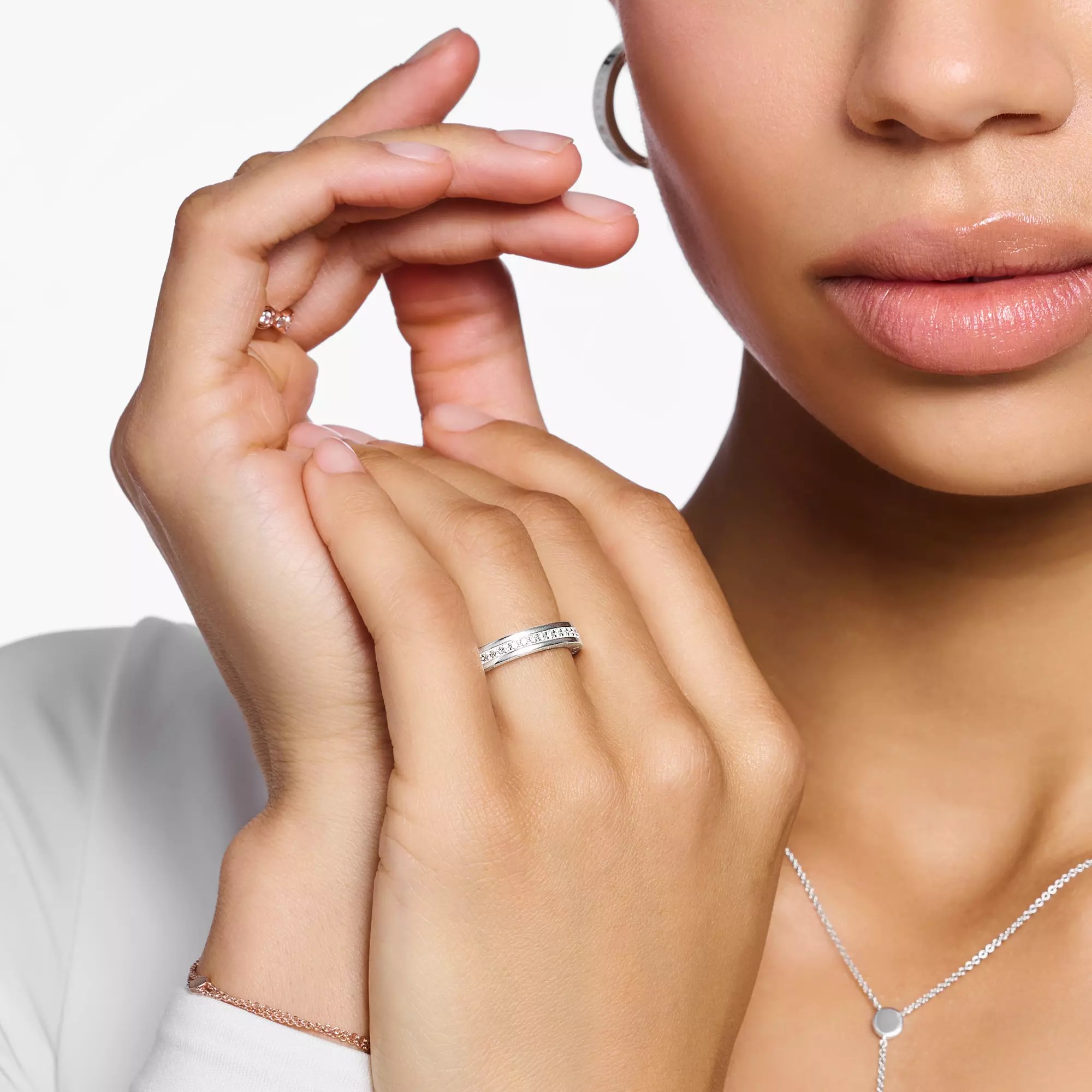 Thomas Sabo Ring mit weißen Steinen Pavé Silber – Zirkonia – 4 mm breit – Ansicht 2