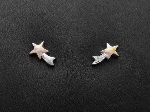 Silber Ohrringe in Form einer Sternschnuppe mit gelb bicolor Zirkonia und weißen Zirkonia, Hersteller Juwelier Harnisch, elegant und funkelnd.