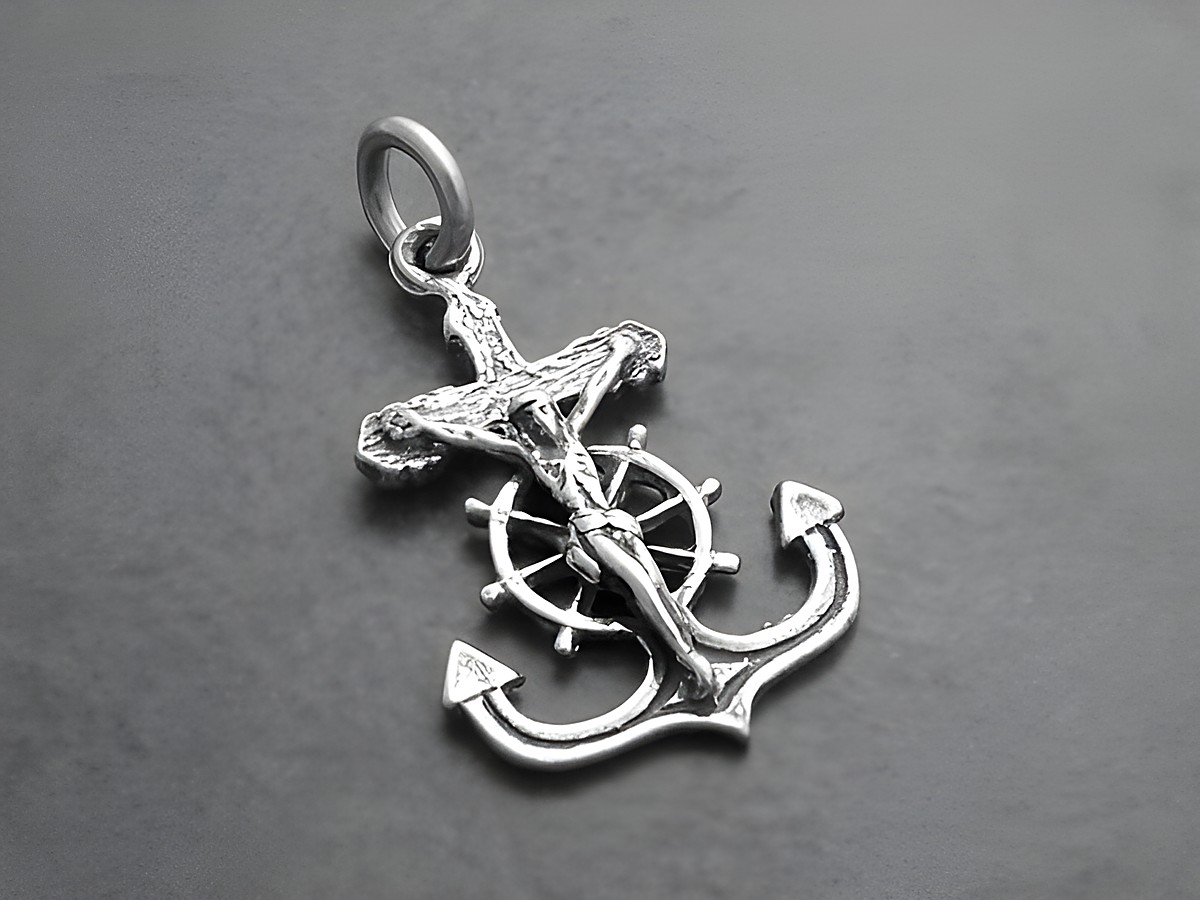 Kreuz mit Ruder und Jesusfigur aus925 Sterling Silber, gefertigt von Juwelier Harnisch, detailreiche Darstellung, ideal als Anhänger für eine Kette oder ein Armband.