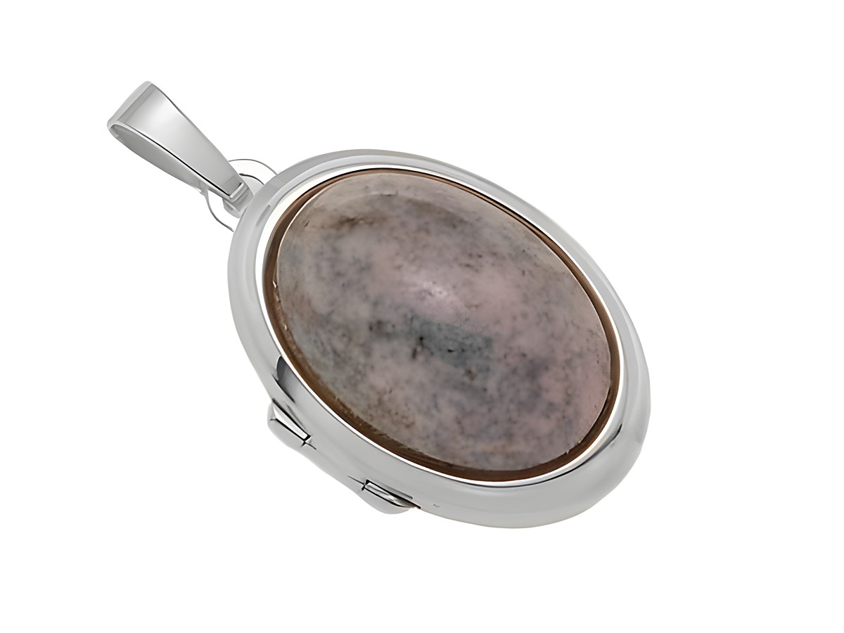 Elegantes Medaillon aus Weißgold 585 mit einem rosa-grau-schimmernden Cabochon, hergestellt von Juwelier Harnisch, ideal als Schmuckstück oder Geschenk.