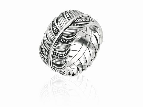 Ring von Thomas Sabo in Silber geschwärzt, Größe 56, mit eleganter Federoptik und feinen Details, ideal für einen stilvollen Look.