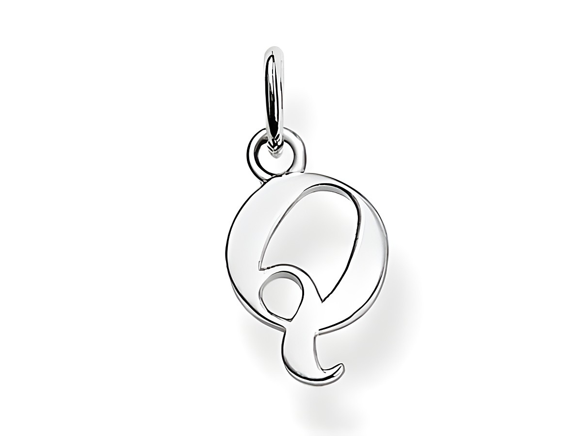 Silberner Q Buchstaben Anhänger PE604-001-12 von Thomas Sabo, elegant und modern gestaltet, ideal für individuelle Schmuckstücke und persönliche Gestaltung.