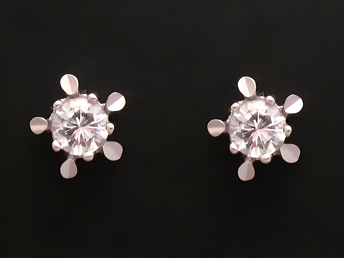 Ohrringe Zirkonia in Weißgold 585 als Ohrstecker vom Hersteller Juwelier Harnisch, filigranes Design mit funkelnden Steinen und modernen Elementen, ideal für jeden Anlass.