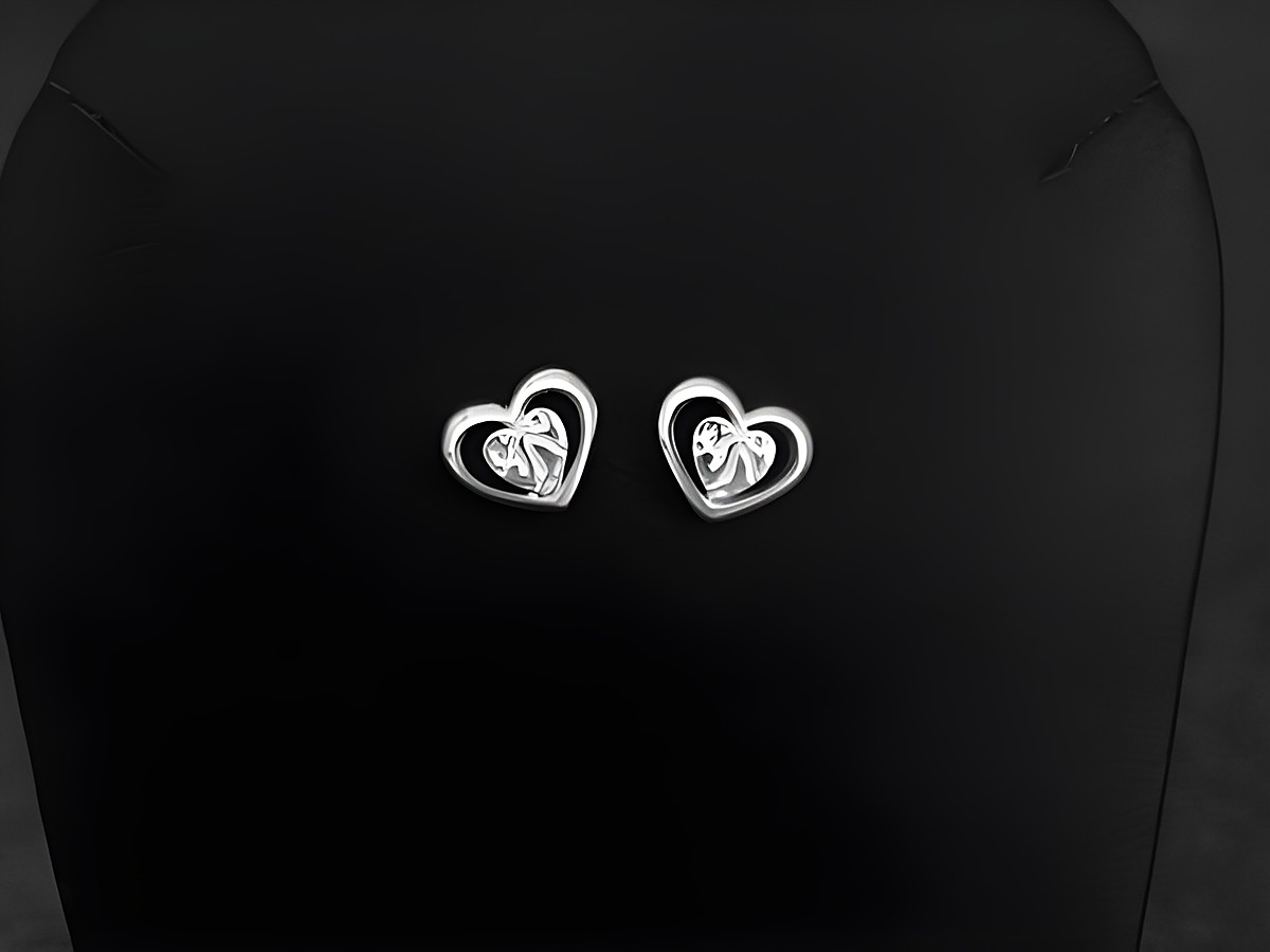 Silber Ohrstecker Herz zeitlos teilmattiert von Juwelier Harnisch, elegantes Design ohne Stein, geeignet für jeden Anlass, perfekt als modisches Accessoire.