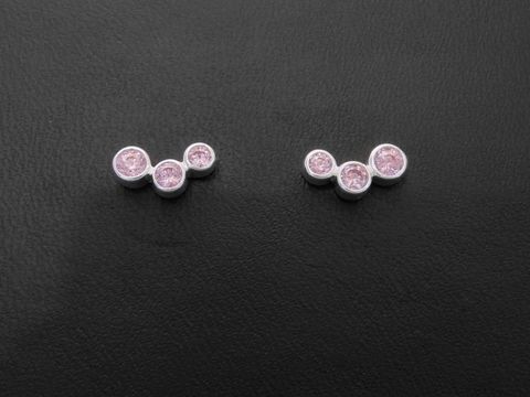Silber Ohrringe modisch mit Zirkonia in pink rosa, hergestellt von Juwelier Harnisch, raffinierte Anordnung von funkelnden Steinen für einen eleganten Look.