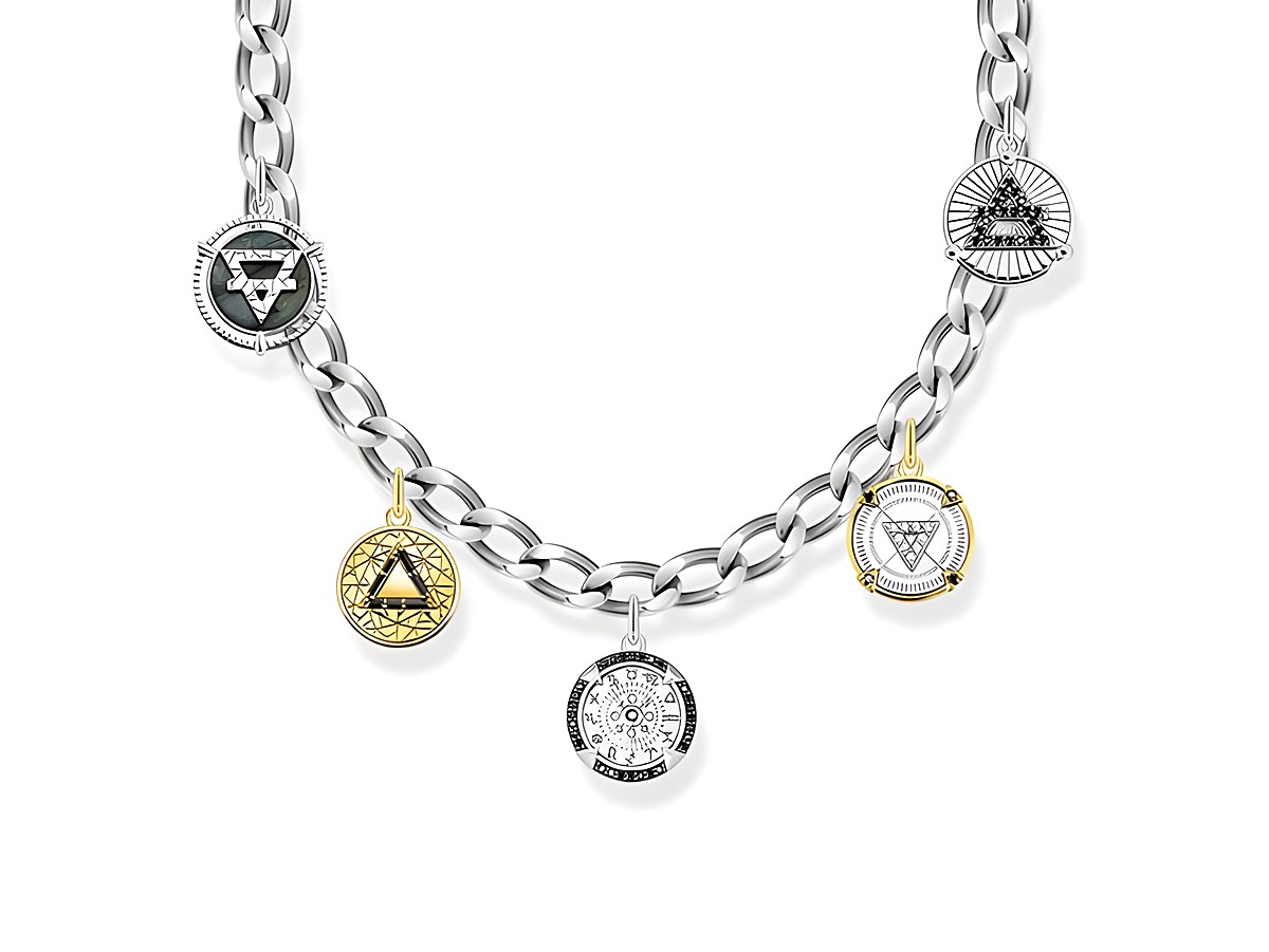 Kette von Thomas Sabo, bestehend aus silbernem Chain-Link-Design, verziert mit mehreren Anhängern aus Silber und vergoldetem Gelbgold, geschmückt mit Zirkonia-Steinen und Symbolen.