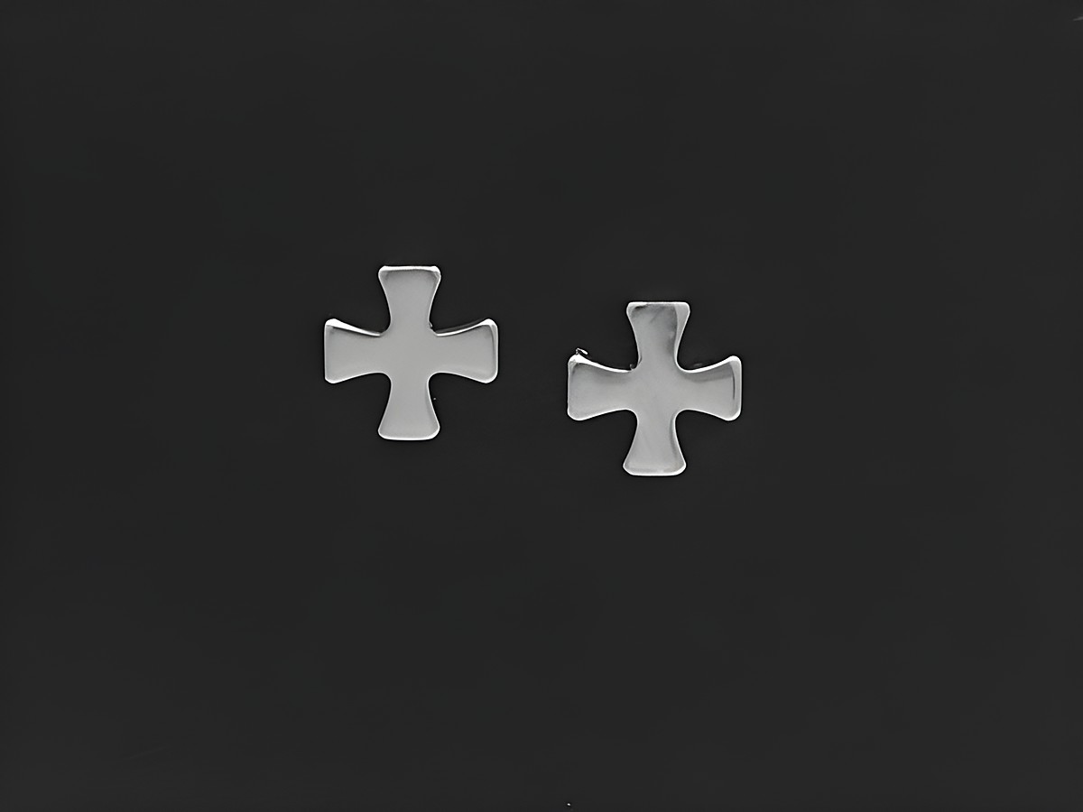 Edelstahl Ohrringe in Form eines eleganten Kreuzes, Ohrstecker, Hersteller Juwelier Harnisch, glänzendes Design, ideal für jeden Anlass, robust und stilvoll.