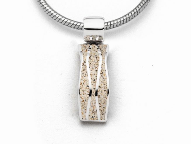 Sterling Silber Anhänger von DUR mit rhodiniertem Finish und Strandsand-Element, elegant und modern gestaltet, ideal als Schmuckstück für jeden Anlass.