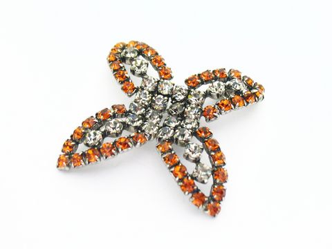 Damen Designer Brosche im Sexy City Look, Einzelstück von Juwelier Harnisch, Strass Brosche in Gelb und Braun, funkelndes Design mit klaren und orangefarbenen Steinen.