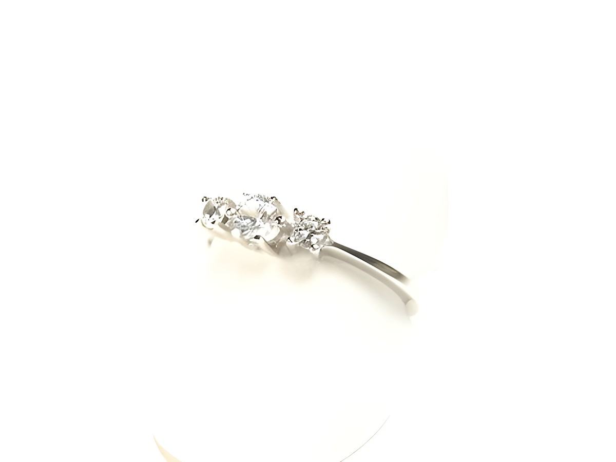Weißgold Ring 57 18,2mm Gold 585 mit drei synthetischen Steinen, Hersteller Juwelier Harnisch, Ringe. Elegantes Design für jeden Anlass.