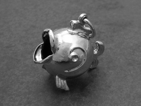 Silber Anhänger Goldfisch - Kugelfisch, aus feinem Silber gefertigt, detaillierte Verarbeitung, ideal für Tierliebhaber und Schmuckliebhaber, Hersteller: Juwelier Harnisch.