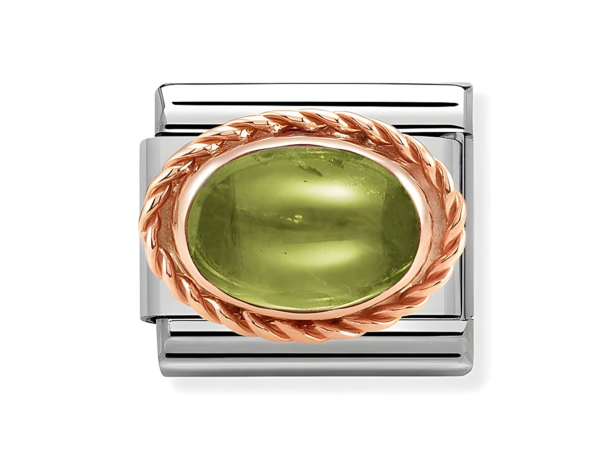 Nomination Classic Roségold Kordel mit einem ovalen Peridot grün Stein, umgeben von einer dekorativen, gedrehten Roségoldfassung, auf einem silbernen Grund. Ideal für stilvolle Armbänder.