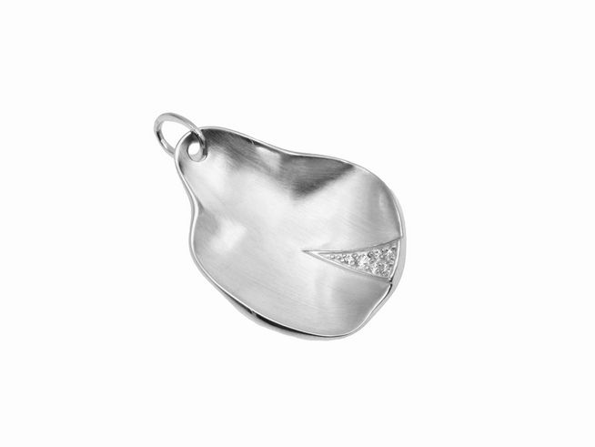 Anhänger in Form eines Blattes aus 925 Sterling Silber, teilmattiert mit Zirkonia verziert, hergestellt von Juwelier Harnisch, ideal für Pflanzenliebhaber.