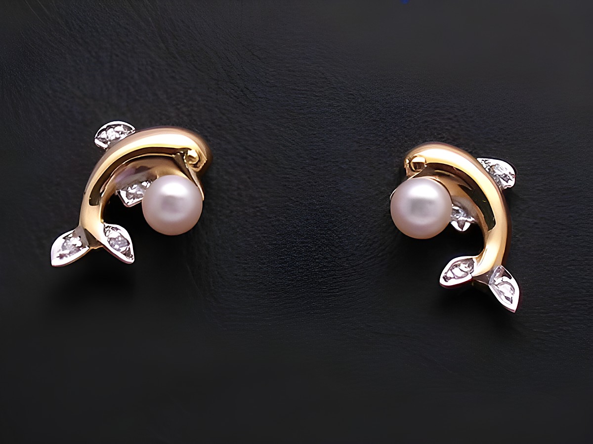 Gold Ohrringe - Gold 585 bicolor - Diamant & Zuchtperle, stilvolle Fischdesigns mit funkelnden Brillanten, hergestellt von Juwelier Harnisch, exquisit und elegant.