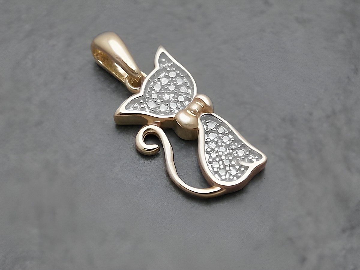 Niedlicher Katzenanhänger aus Gold 585 mit PAVÉ-Diamanten, hergestellt von Juwelier Harnisch, perfekt für Tierliebhaber.