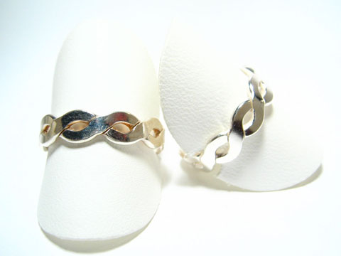 Silber Ring rhodiniert, verschlungen, Größe verstellbar, ohne Stein, Hersteller Juwelier Harnisch.