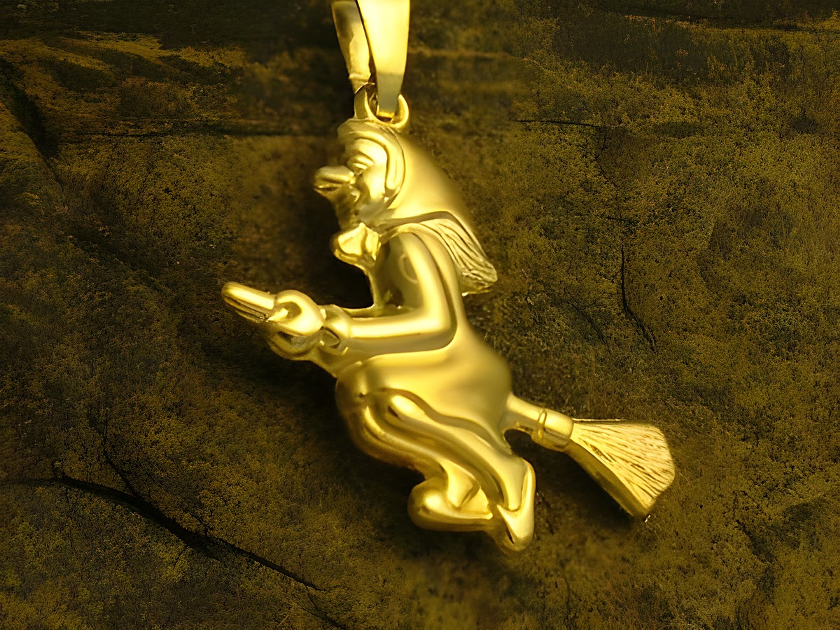 Hexe auf Besen glänzend aus Gold 333, Hersteller Juwelier Harnisch, mit zauberhaftem Detail und elegantem Design, ideal als Anhänger für modische Akzente.