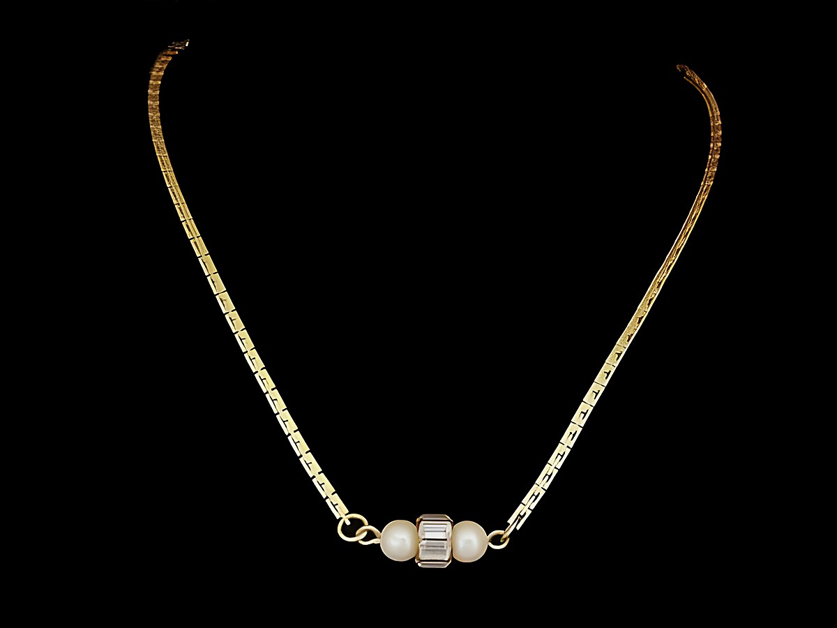 Kette vergoldet im Boston Kettendesign mit Perlenimitationen von Juwelier Harnisch, 40 cm lang, elegant und zeitlos, ideal für verschiedene Anlässe.