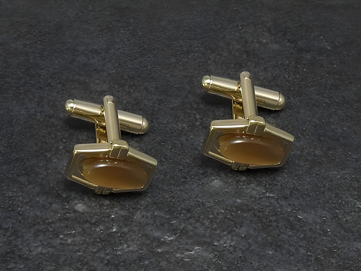 Beige Manschettenknöpfe im Design von Juwelier Harnisch, Durchmesser 15,6 mm, goldfarben, elegant und stilvoll für formelle Anlässe.