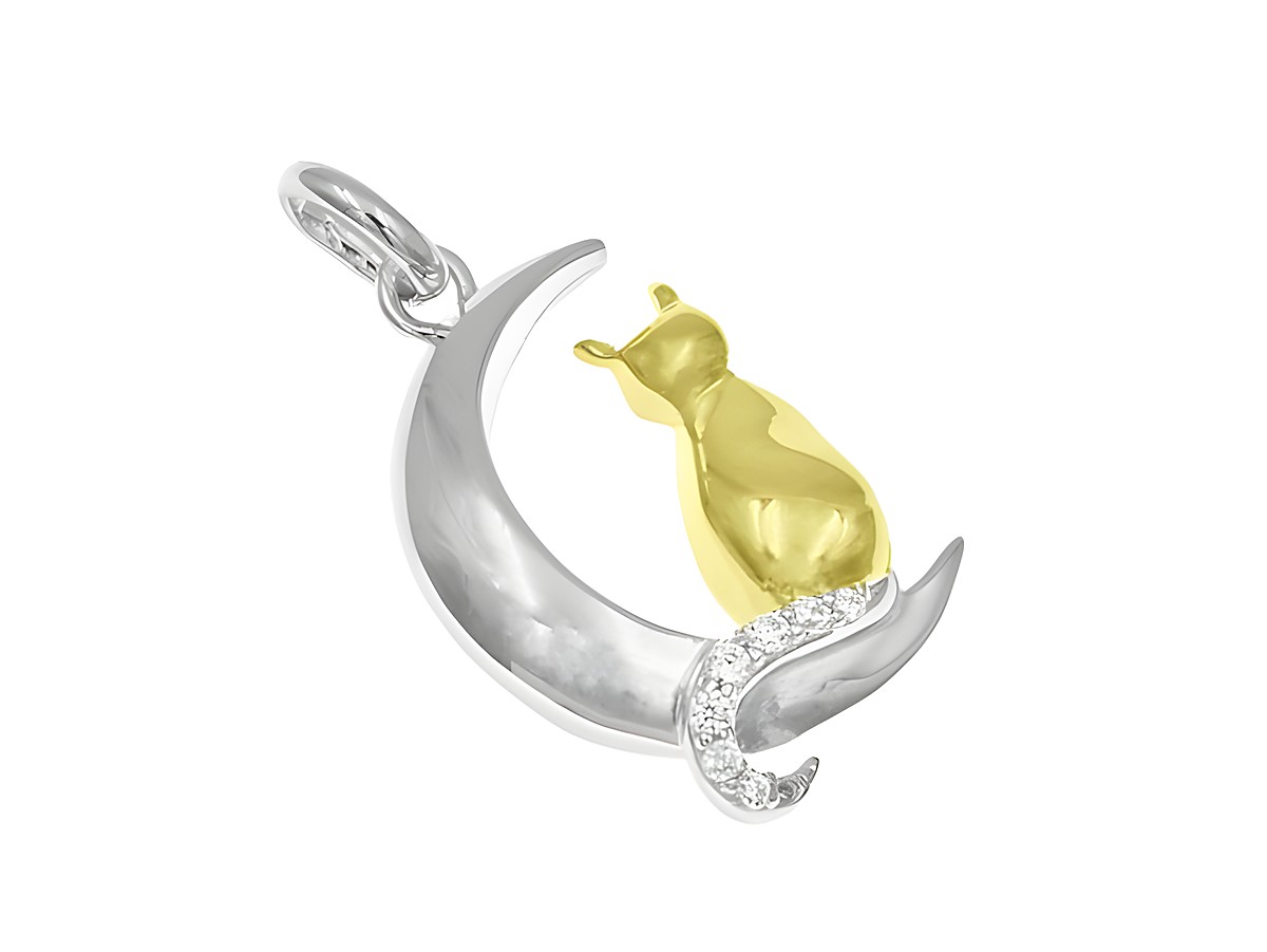 Anhänger in Form eines Mondes mit einer sitzenden Katze, die teilweise vergoldet ist, aus rhodiniertem Sterling Silber, verziert mit kleinen Zirkoniasteinen.