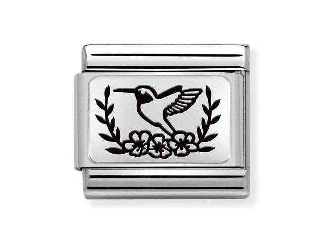 Edelstahl Charm von Nomination Classic Silber 330111 mit einem Kolibri, umgeben von Blumen und Blättern, gefertigt aus Sterling Silber, fördert ein stilvolles Accessoire für jeden Anlass.