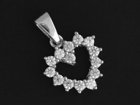 Herzförmiger Silber Anhänger mit funkelndem Zirkonia, rhodiniert, Hersteller Juwelier Harnisch, ideal als edles Schmuckstück für besondere Anlässe.